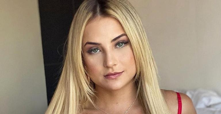 Gabi Martins empina o bumbum com maiô fio dental e deixa web babando: ”Que mulher!”