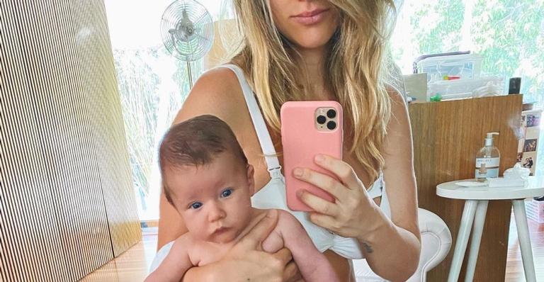 Giovanna Ewbank se derrete com momento fofíssimo do filho recém-nascido, Zyan: ”Ai que gostoso!”