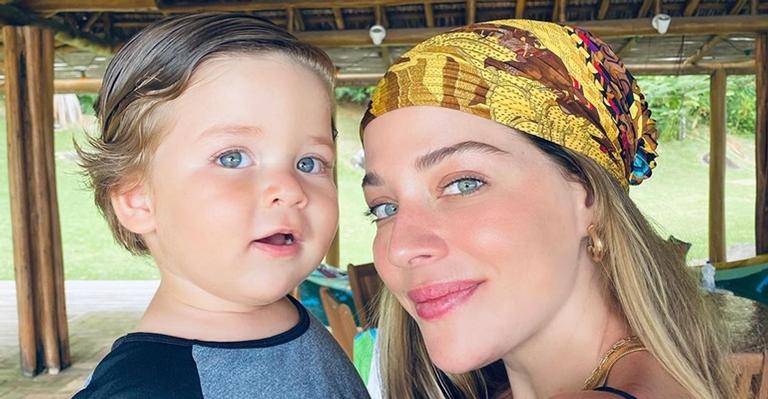 Luma Costa se derrete por clique fofo do caçula, Dudu: ”Mamãe tenta não morder”