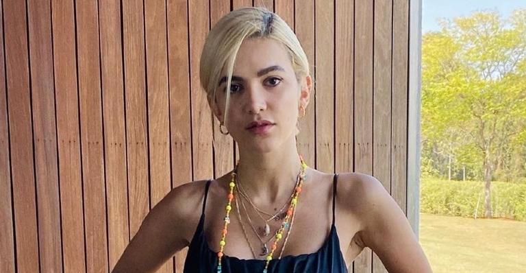 Manu Gavassi publica clique ousado no espelho e brinca: ”Lagartixa albina sensual”