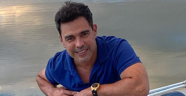 Zezé Di Camargo se declara aos fãs ao relembrar vídeo de show antigo: ”Que saudade de vocês!”
