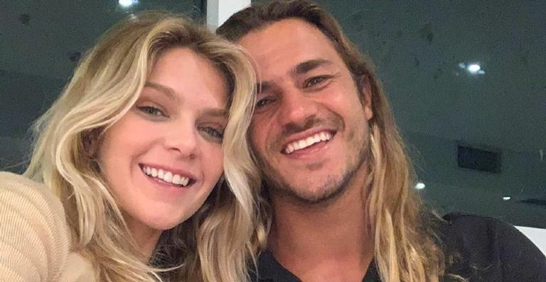 Caio Vaz relembra clique romântico com Isabella Santoni em Garopaba