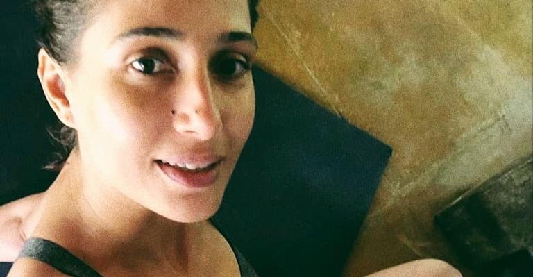 Camila Pitanga posta foto pós-treino e coleciona elogios: ”Que mulher linda, misericórdia”