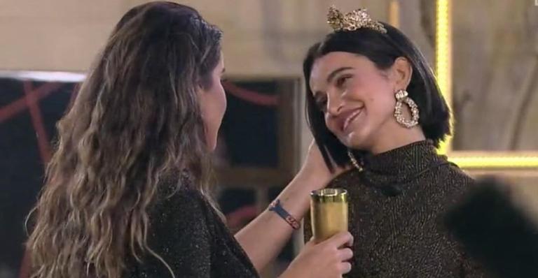 Gizelly Bicalho se declara para Manu Gavassi: ”Um super presente do universo”