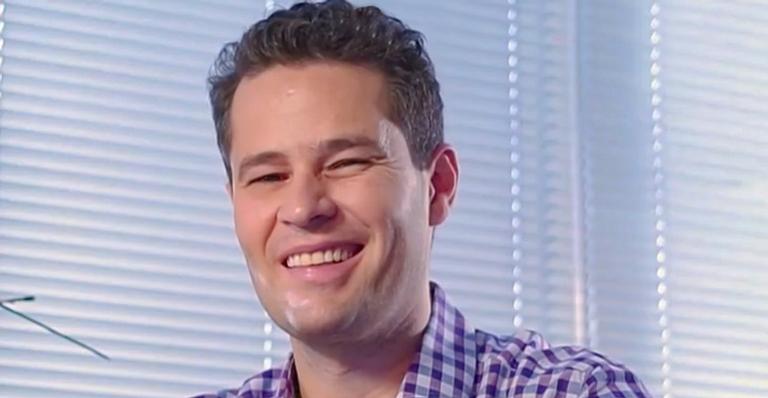 Em dia de TBT, Pedro Leonardo relembra clique raro com a mãe e a filha: ”Amo demais”