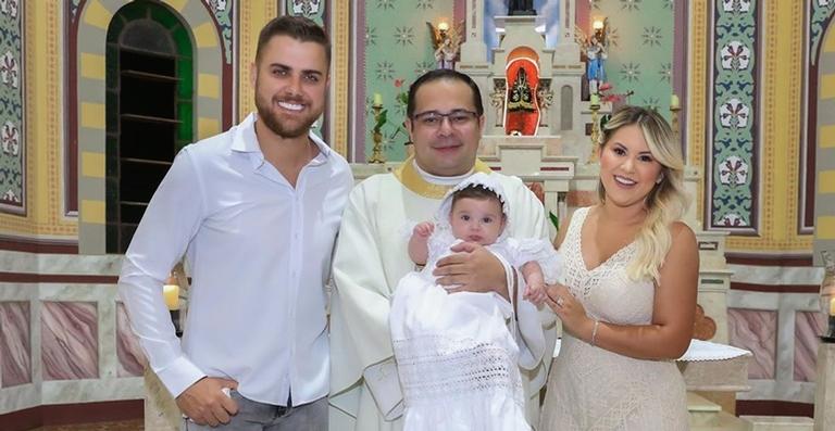 Zé Neto e Natália Toscano compartilham vídeo fofo do batizado da filha, Angelina