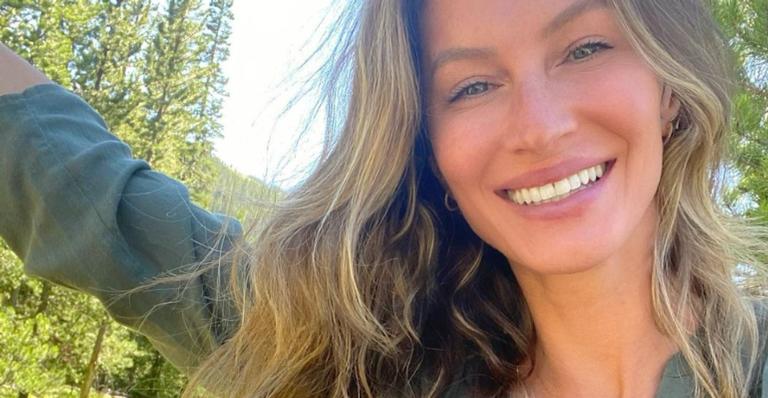 Gisele Bündchen colhe alimentos de horta comunitária e ressalta importância