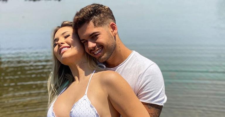 Grávida, Virginia posa de biquíni com Zé Felipe: ”De duas vidas que se amam, uma nova se fez”