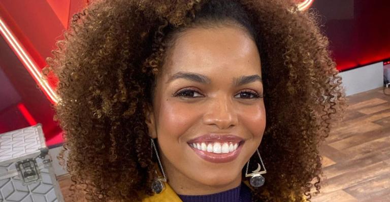 Jeniffer Nascimento posa em belíssimo nascer do sol na Bahia