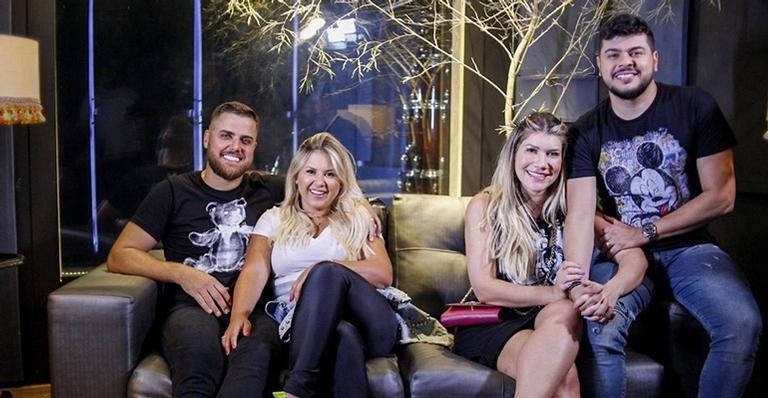 Natália Toscano posa ao lado de Zé Neto, Paula Vaccari e Cristiano: ”Somos uma família”