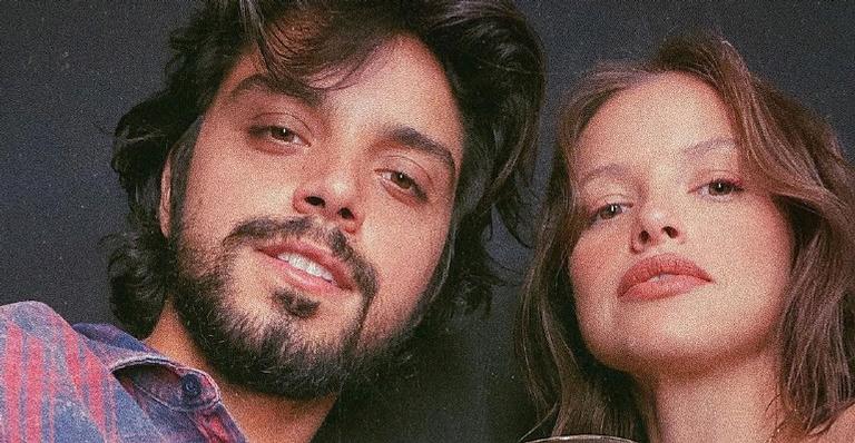 Rodrigo Simas relembra clique perfeito com Agatha Moreira em praia paradisíaca