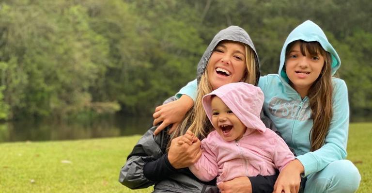 Ticiane Pinheiro se derrete com clique fofo de sua filha mais velha: ”Minha bonequinha”