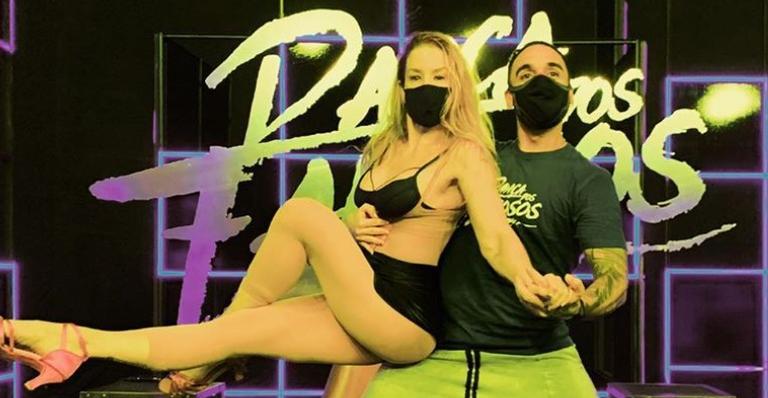 Danielle Winits torce o tornozelo em ensaio e é afastada do ‘Dança dos Famosos’