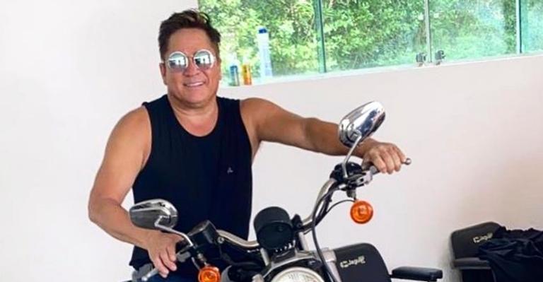 Cantor Leonardo celebra aniversário da mãe, Dona Carmem: ”Te amo”