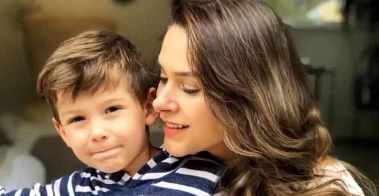Fernanda Machado mostra o filho se preparando para o Halloween: ”Nossa tradição”