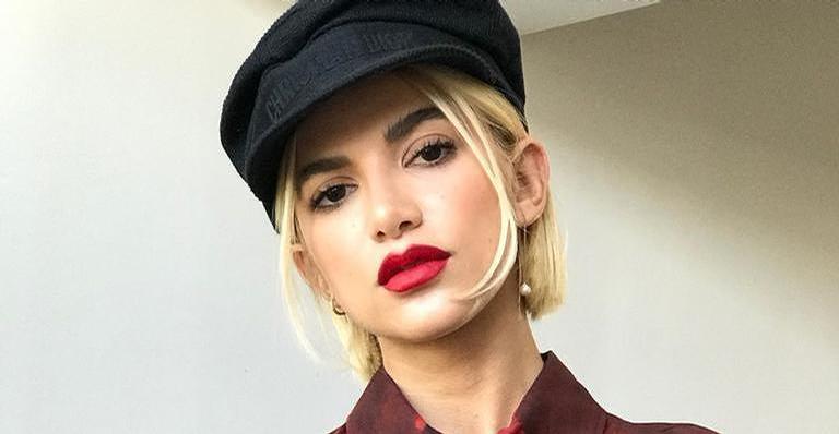 Manu Gavassi surge belíssima em novo clique preto e branco: ”Tentando ser sexy”