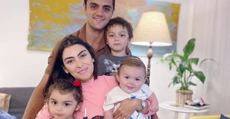 Mariana Uhlmann derrete corações com clique em família: ”Lindos”