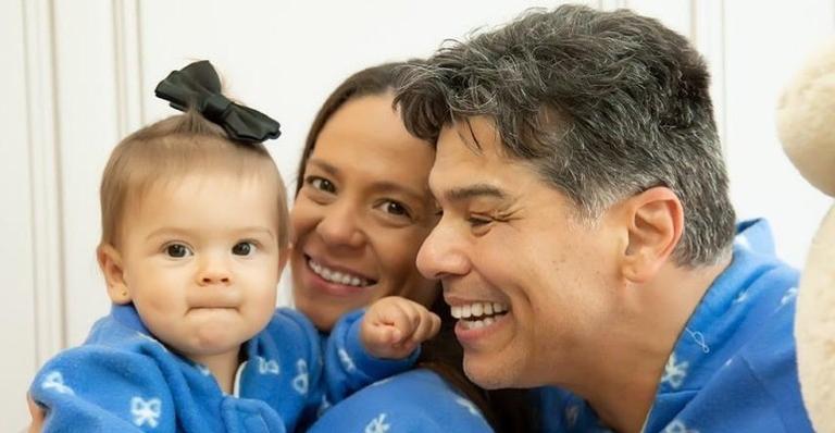 Maurício Mattar publica clique perfeito com a esposa e a filha
