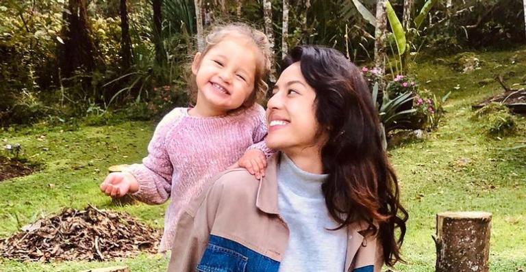 Yanna Lavigne se derrete por amizade da filha com cachorrinho: ”Linda amizade”