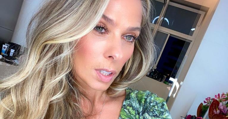 Adriane Galisteu arrasa no clique e recebe chuva de elogios: ”Maravilhosa”