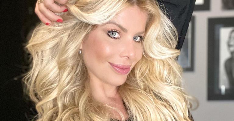 Karina Bacchi derrete corações ao exibir gerações da família: ”Três gerações de amor”