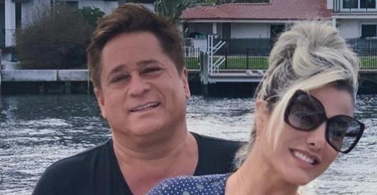 Poliana, esposa de Leonardo, posa sorridente e declara: ”A verdade não precisa de defesa”