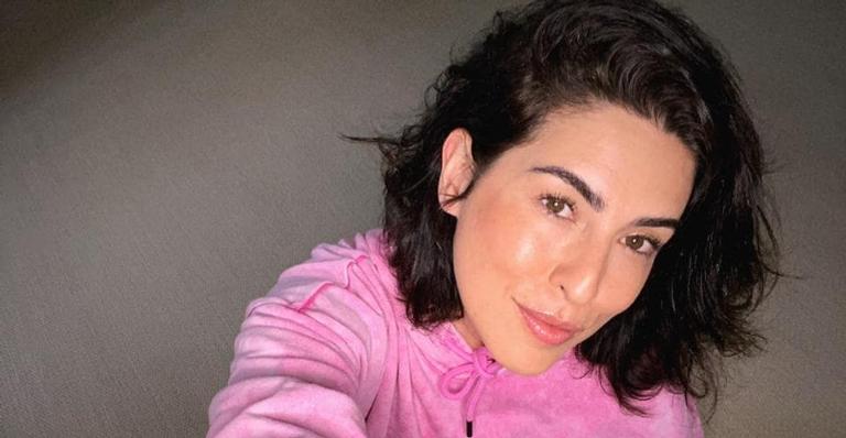 Fernanda Paes Leme posa para clique matinal: ”Gostaria de entrar e tomar uma xícara de café?”