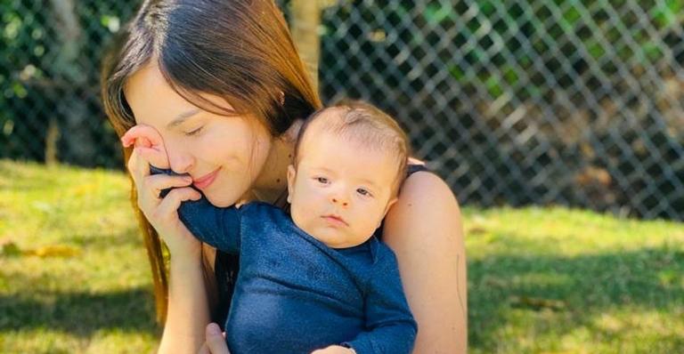 Titi Müller explode o fofurômetro com lindo registro do filho: ”Reinando”