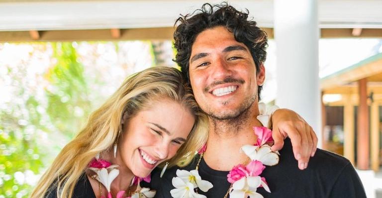Yasmin Brunet e Gabriel Medina encantam ao surgirem com tartaruga em mergulho nas Maldivas