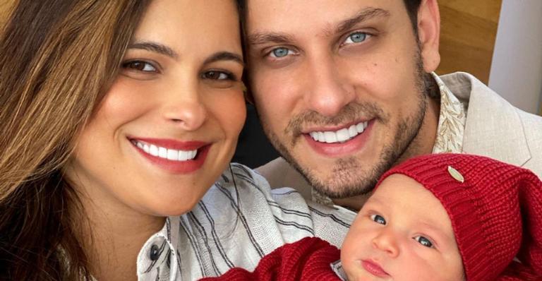 Kamilla Salgado se derrete ao posar coladinha com a família: ”Muito amor e muito amor!”