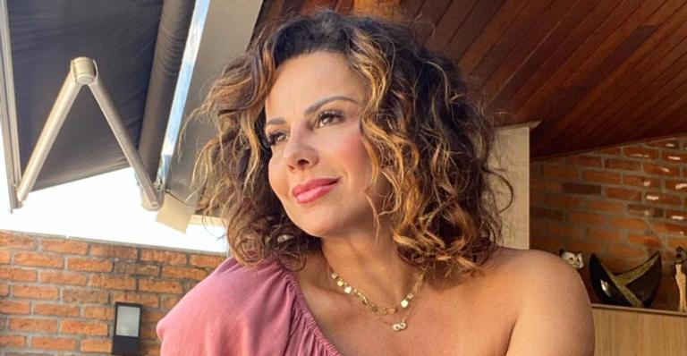 Viviane Araújo posa durante as gravações de um novo projeto: ”Cada um colhe o que planta”