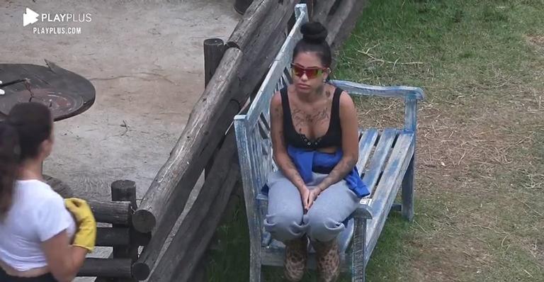 A Fazenda: Durante as atividades, Mirella enfrenta Raissa: ”Que você tá me olhando?”