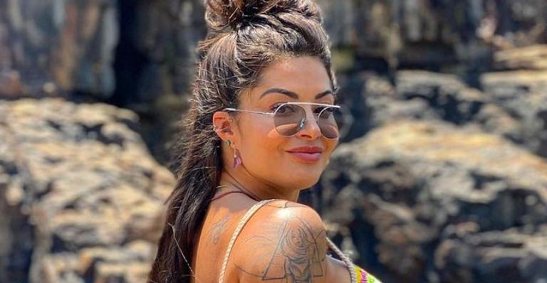 Aline Riscado agradece natureza ao fazer passeio em cachoeira: ”Me conectando com meu Eu superior”