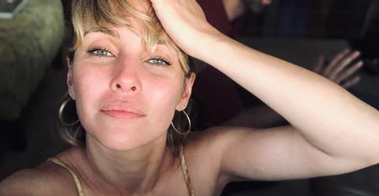 Fernanda Nobre compartilha clique se maquiando: ”Aquele up diário que me faz bem”