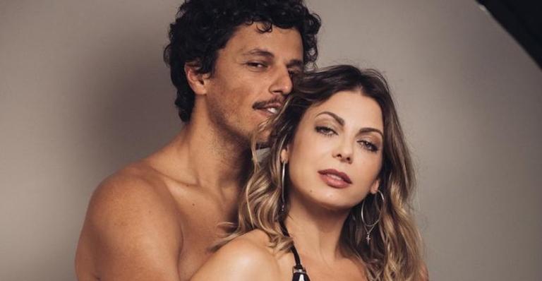 Sheila Mello surge seminua em ensaio quente com o namorado e aumenta temperatura: ”Sensacional”