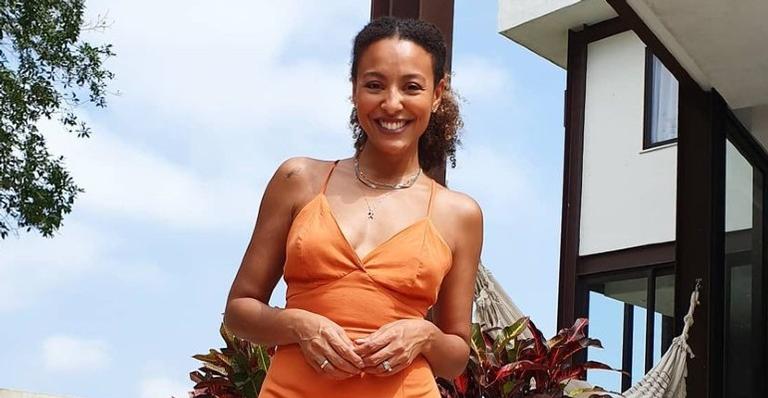 Sheron Menezzes posa na natureza e dispara: ”Onde eu amo estar”