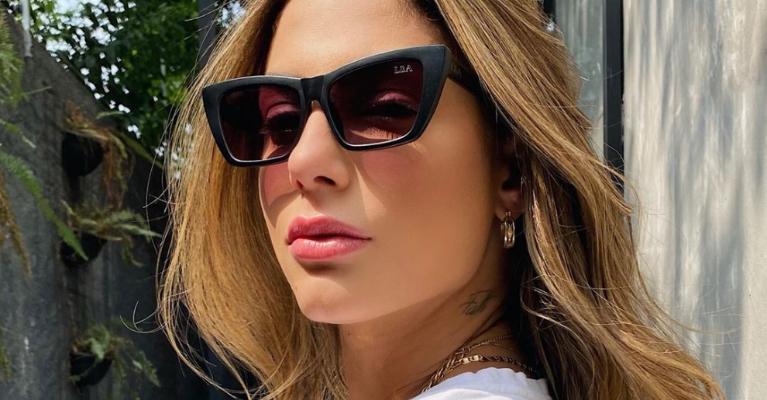 Ex-BBB Mari Gonzalez esbanja beleza em clique na praia: ”Pertinho do que me faz bem”