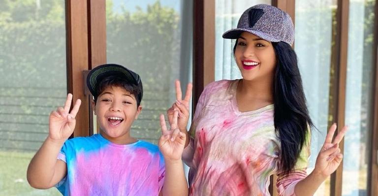 Mileide Mihaile posa com o filho e se declara: ”Minha contemplação maior”