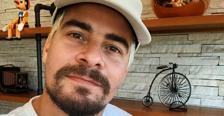 Thiago Martins declara saudades dos shows ao relembrar gravação de seu DVD: ”Um dia pra reviver”