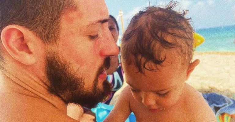Vinicius Martinez publica foto perfeita de Valentin todo pintado e derrete o coração dos seguidores