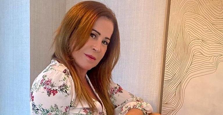 Zilu Godoi surge dançando na web e rebate internauta após comentário sobre sua idade