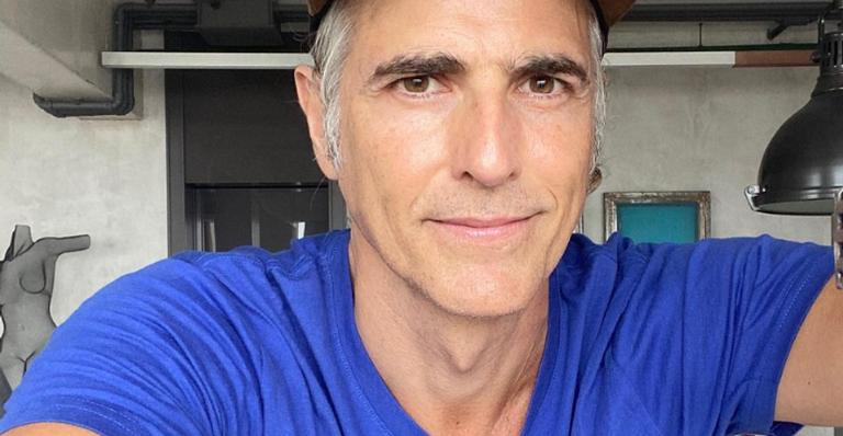 Reynaldo Gianecchini curte final de semana com seus cachorrinhos e encanta web