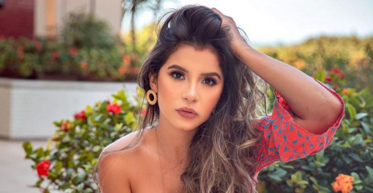 Gizelly Bicalho encanta ao posar cercada de cachorrinhos: ”Meu final de semana de paz”