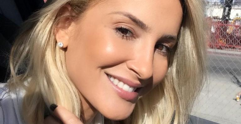 Claudia Leitte empina o bumbum em clique para divulgar sua nova música