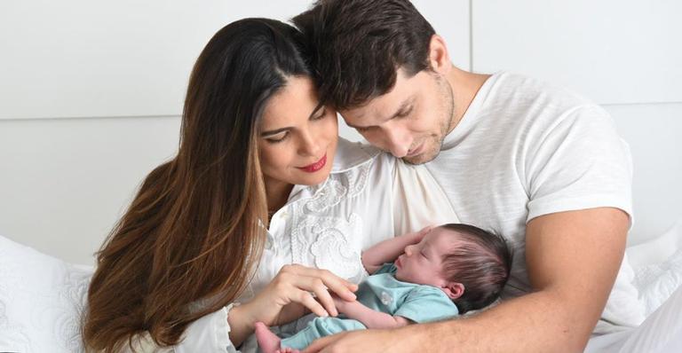 Kamilla Salgado e Elieser Ambrosio celebram o primeiro mês de vida do filho, Bento