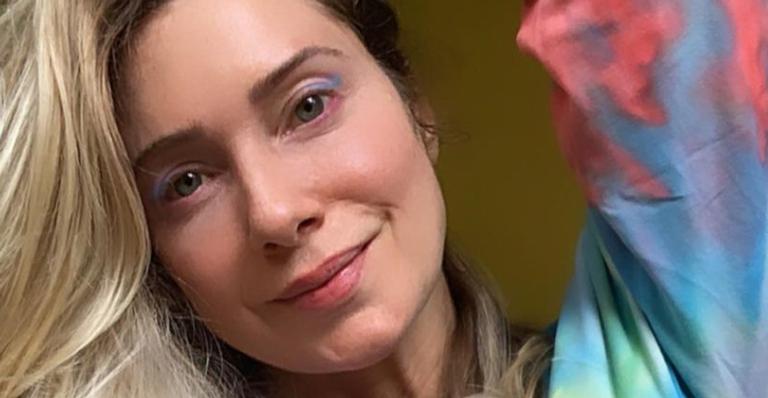 Leticia Spiller inicia a semana com dia de preguiça: ”Vontade de ficar o dia todo lendo na rede”