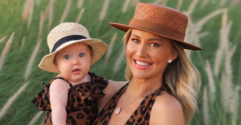 Ana Paula Siebert se derrete pela filha, Vicky, com clique fofíssimo: ”Meu mundo”