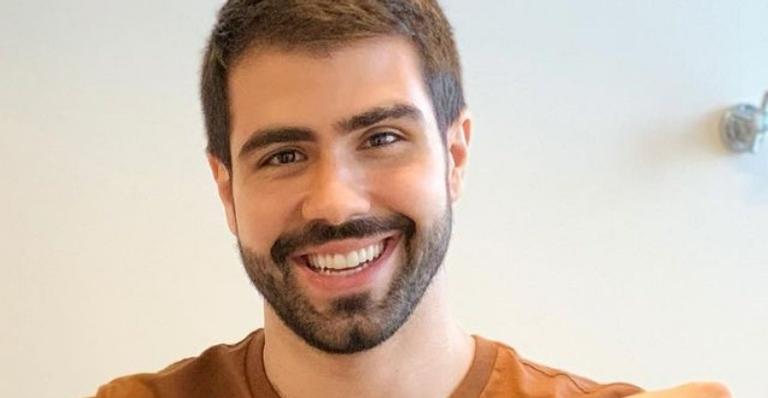 Após passar por cirurgia, Juliano Laham celebra cura do câncer e faz agradecimento: ”Muito feliz”