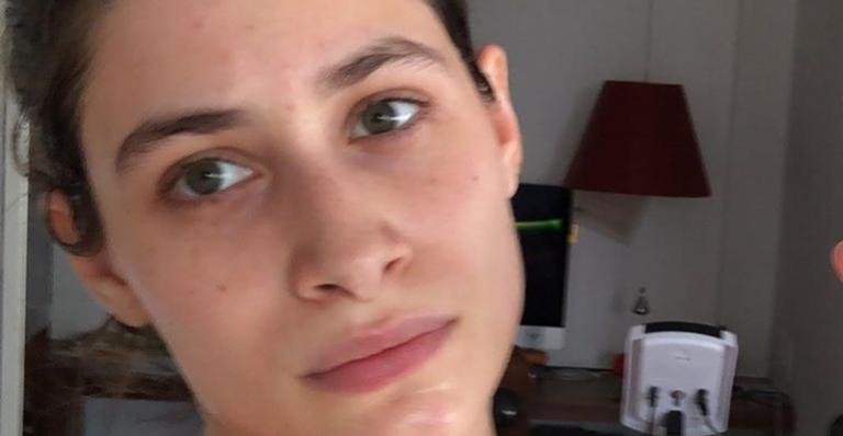 Luisa Arraes mostra fotos com a mesma pose e brinca sobre inspiração: ”Maior tendência”