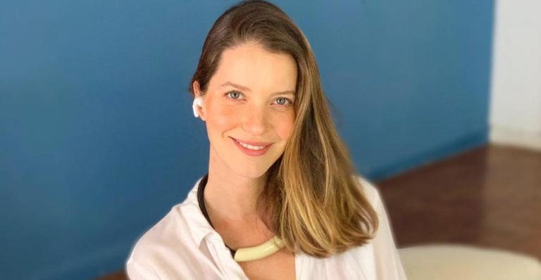 Nathalia Dill exibe sua barriguinha de grávida ao posar de biquíni: ”Relaxando”